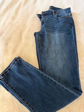 Women Classic Straight-Fit Jeans in Dark Blue